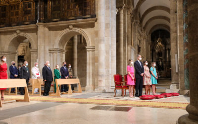 Feijóo acompañó a las SS.MM. los Reyes y a las SS.AA.RR. la Princesa de Asturias y la Infanta doña Sofía a la Ofrenda Nacional al Apóstol Santiago y la Santa Misa