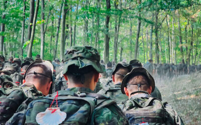 Los militares españoles desplegados en Eslovaquia en el Camino de Santiago